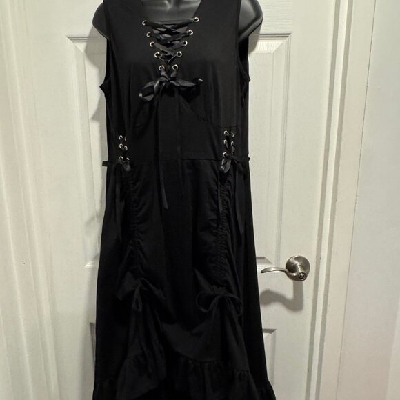 Scarlet Darkness lace up dress - Picture 2 of 7